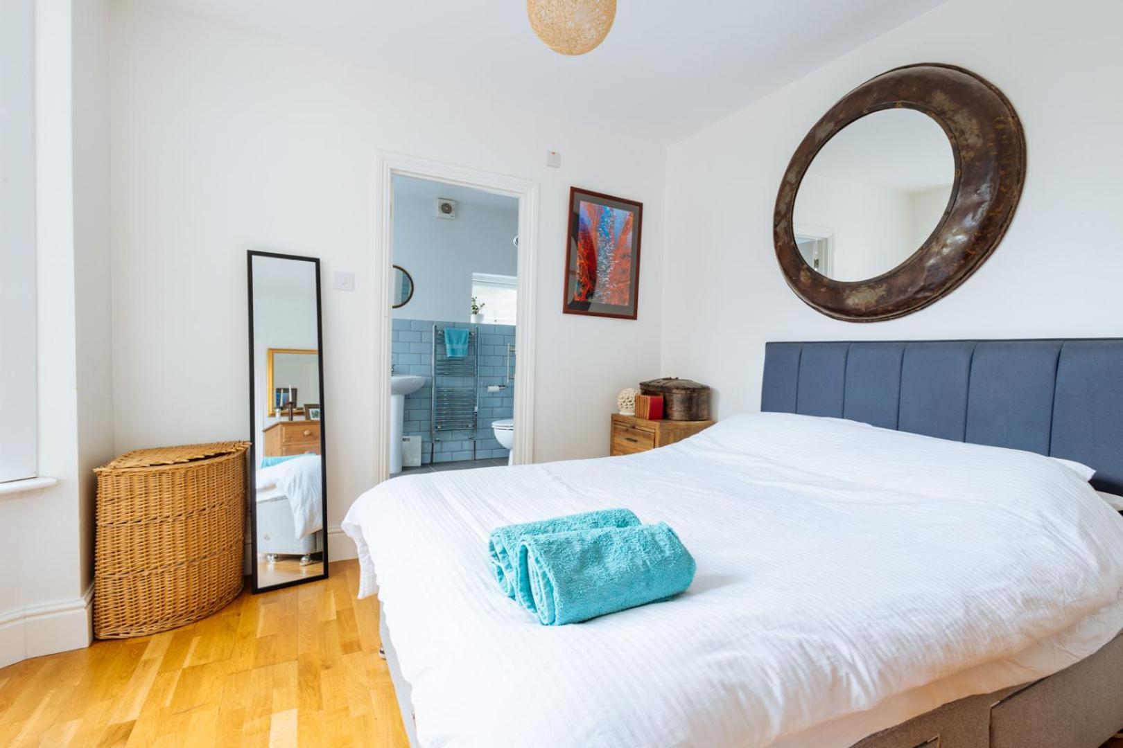 Unique Private Apartment W/ Easy Access To Central Лондон Екстер'єр фото